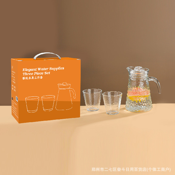 Elegante juego de agua de tres piezas color transparente