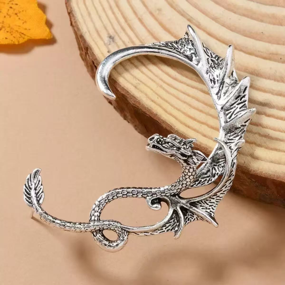 Vintage distressed dragon-shaped ear cuffs, cool gothic style ear clips and ear pins, punk-style unique niche flying dragon earrings