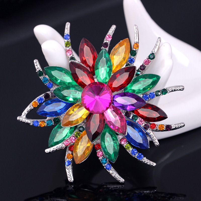 Spilla in cristallo da donna accessorio elegante e versatile_voghion.com