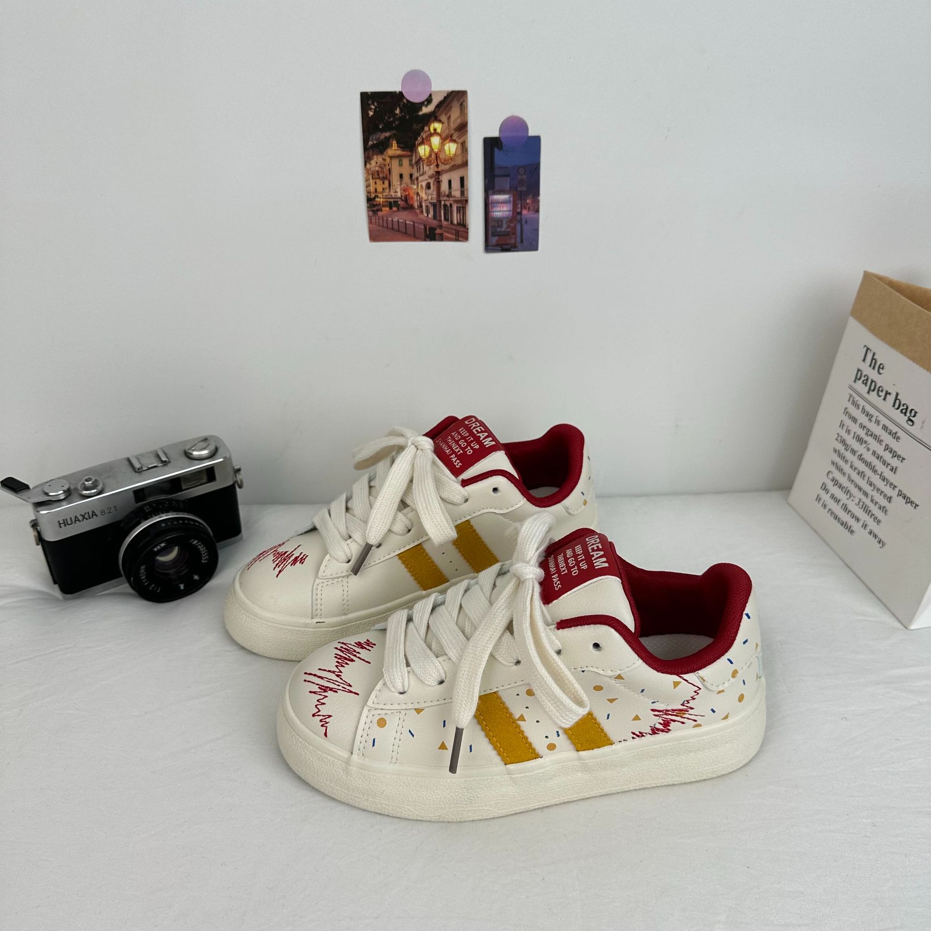 Yuanbo2025 primavera nuevos zapatos de skate de estudiantes nicho Harajuku graffiti zapatos blancos coreanos zapatos de lona generales