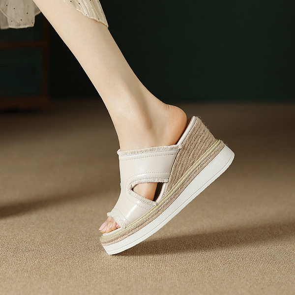 Dép sandal nữ quai ngang đế cao bện rơm mũi hở gót 9 cm — màu be, màu hồng nhạt