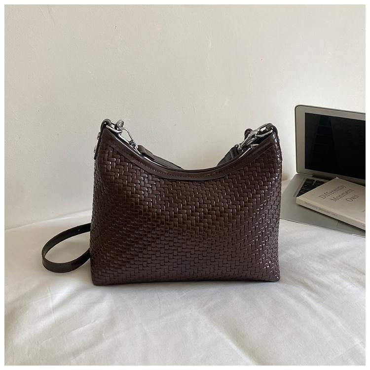 Nicho de diseño de hombro brazalete para mujeres 2026 verano nueva moda trenzada mochila de viaje ocio bolsa de mano