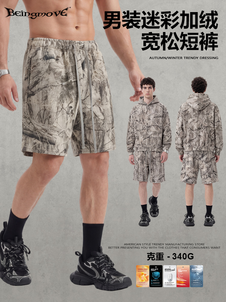 Calle secada| 2025 otoño y invierno americano camuflaje callejera impresión de transferencia térmica de terciopelo pantalones cortos sueltos pantalones casuales para hombres