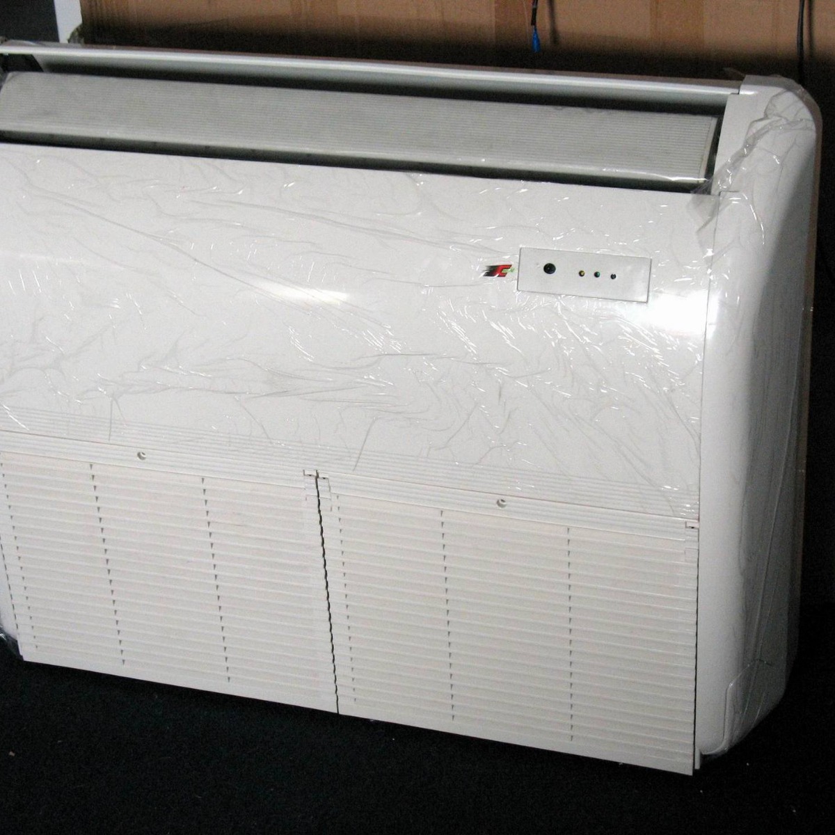 特价出仓挂壁式空气净化器 壁挂式空气净化机 吊挂式空气消毒器