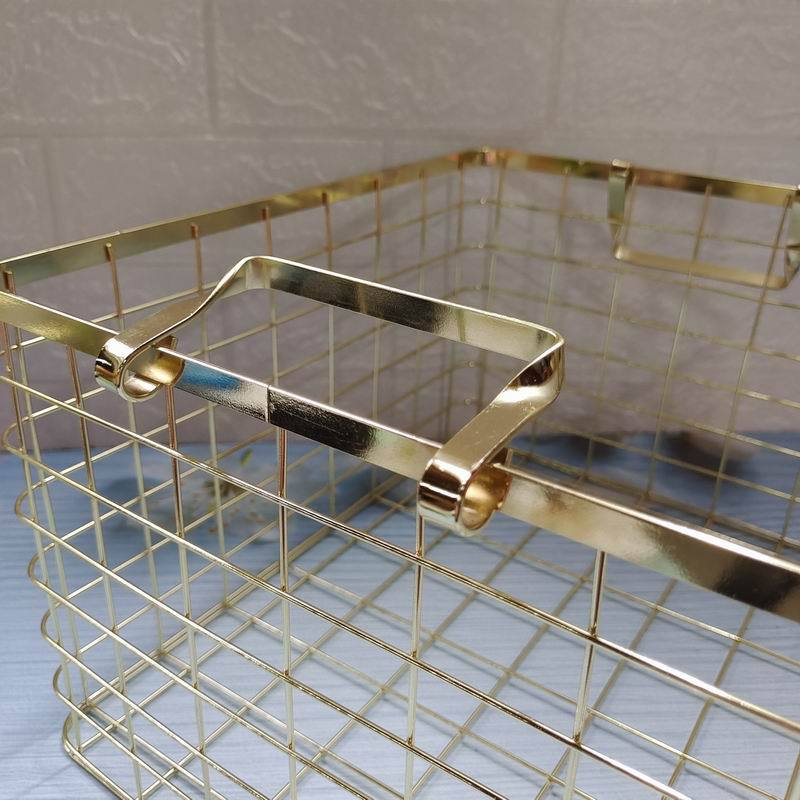 Cesta de almacenamiento de estilo nórdico con manijas Cesta de almacenamiento de hierro dorado Cesta de almacenamiento de marco de almacenamiento de gran capacidad de oro rosa
