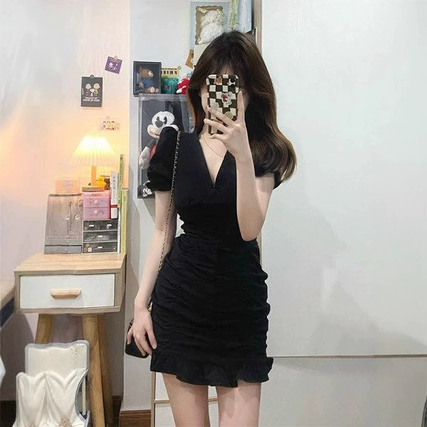 Французское маленькое черное платье Хепберн