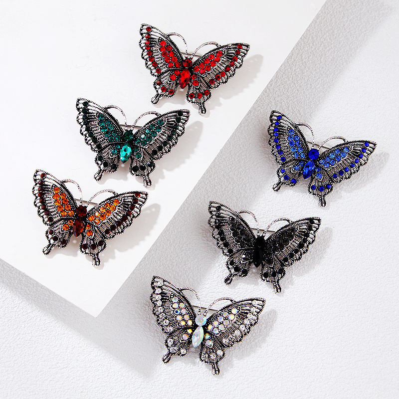 Fashionable retro brooch