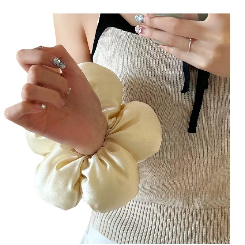 Sponge pillow, hairgrip, three dimensional ponytail, flowered, human sensor
