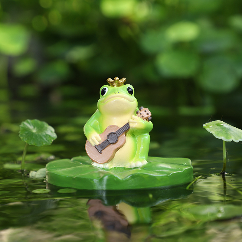 Comercio exterior, jardín transfronterizo, estanque, rana divertida, agua flotante, decoración de paisajismo, piscina, pecera, micro paisaje, rana flotante