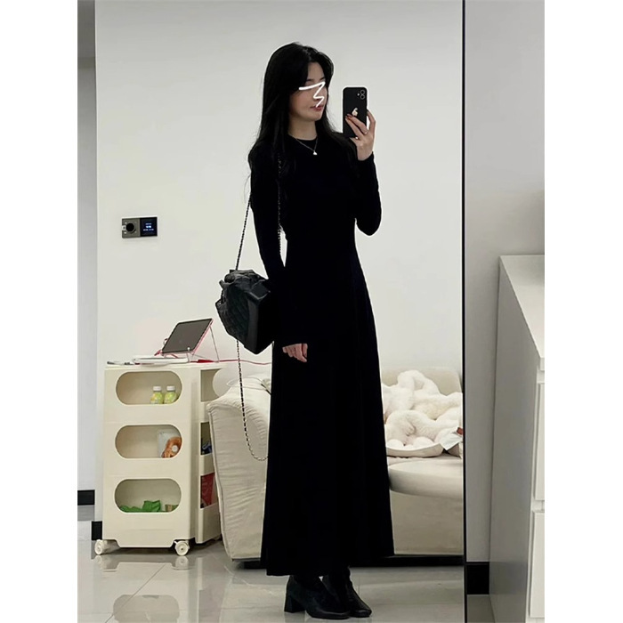 赫本风黑色连衣裙子秋冬季女装2025新款法式气质修身内搭打底长裙|undefined