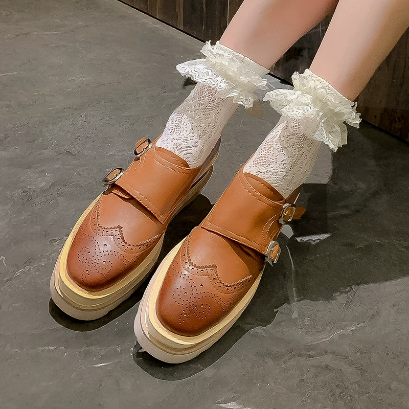 Британские ветры коричневые булки из сосны женские толстые подошвы новые модные резные туфли на высоком каблуке