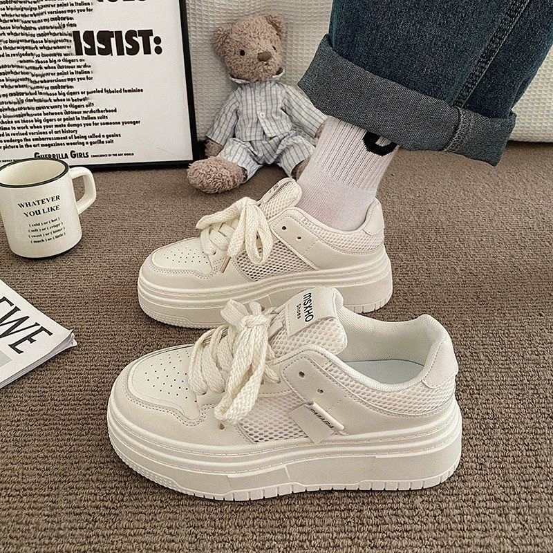 Повседневная женская обувь на толстой подошве 2023 новые осенние туфли, женские взрывные маленькие белые туфли для коньков, удобные спортивные Ретро немецкие тренировочные туфли