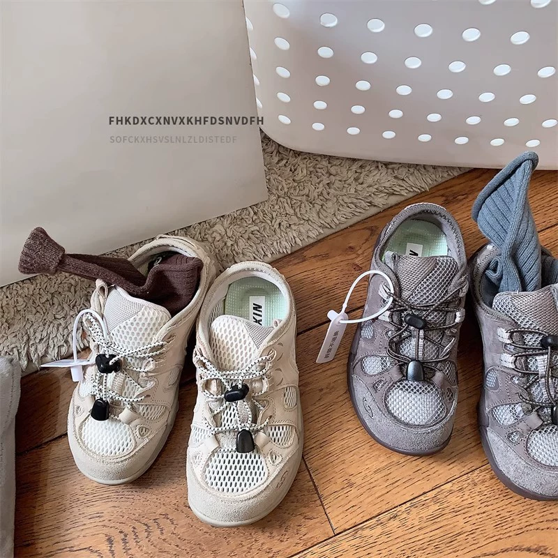 Женская сетчатая обувь 2025 Летняя новая детская спортивная обувь дышащая сетка для мальчиков беговая обувь легкая детская обувь повседневная