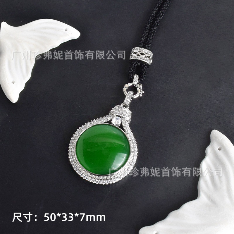 다이아몬드가 가득한 천연 칼세도니 라운드 펜던트