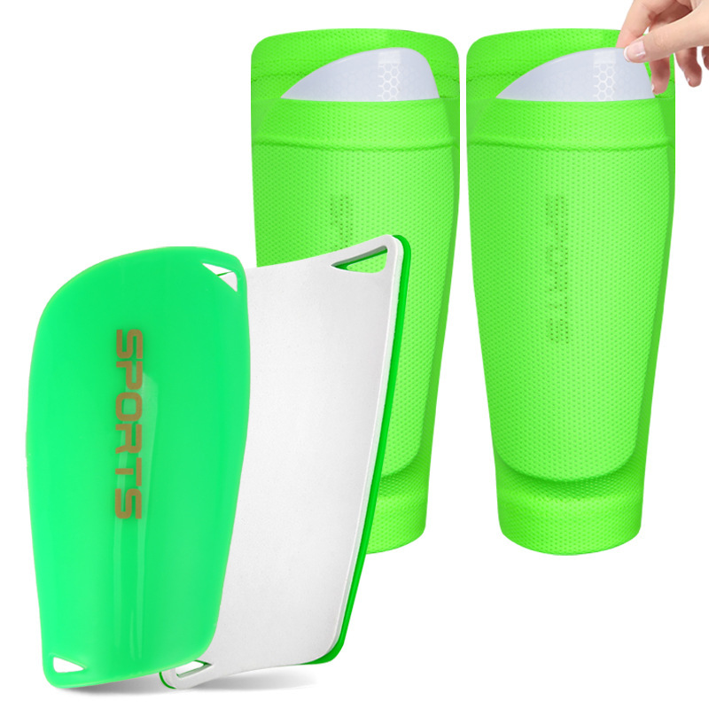 녹색 양말 + 녹색 다리 보호대