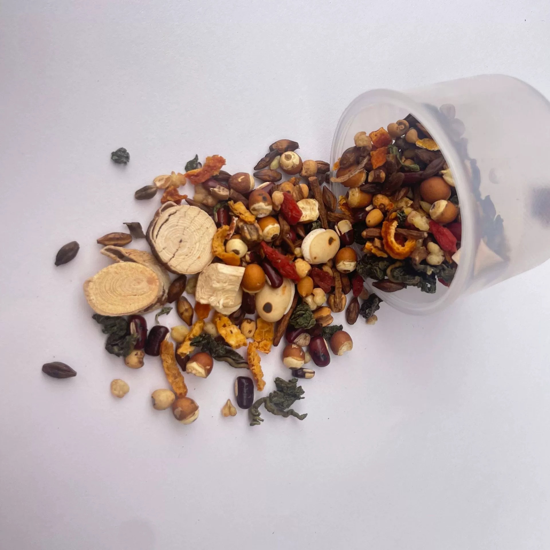 Xiaoguan Flower Tea Mini Canister Cold Brew Chinese Herbal Tea 15g Independent Packaging in use