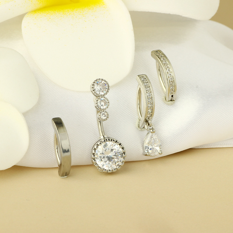 Silver pointed spike labret stud material detail