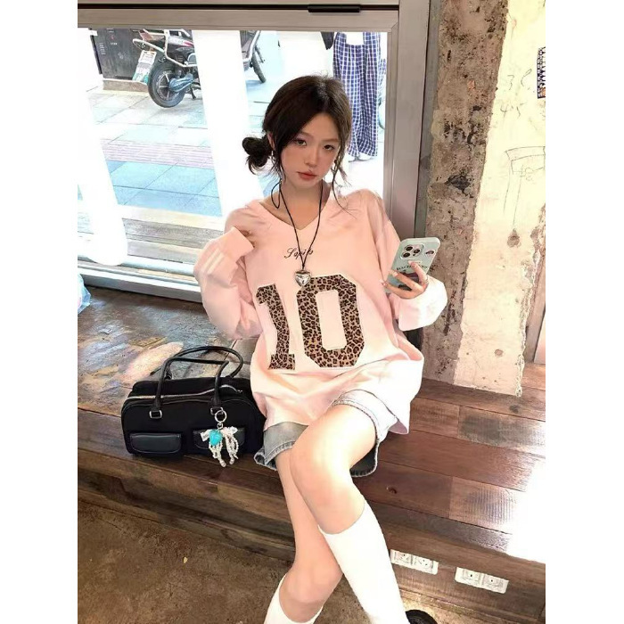 粉色豹纹字母v领长袖t恤女2025新款早秋宽松休闲美式球衣风上衣潮|undefined