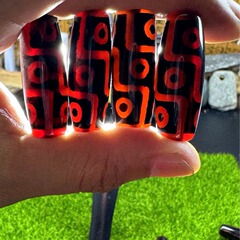 天珠卸売り紅瑪瑙チベット式九眼天珠天然瑪瑙は古風に旧仏珠菩提アクセサリーペンダントを作ります。