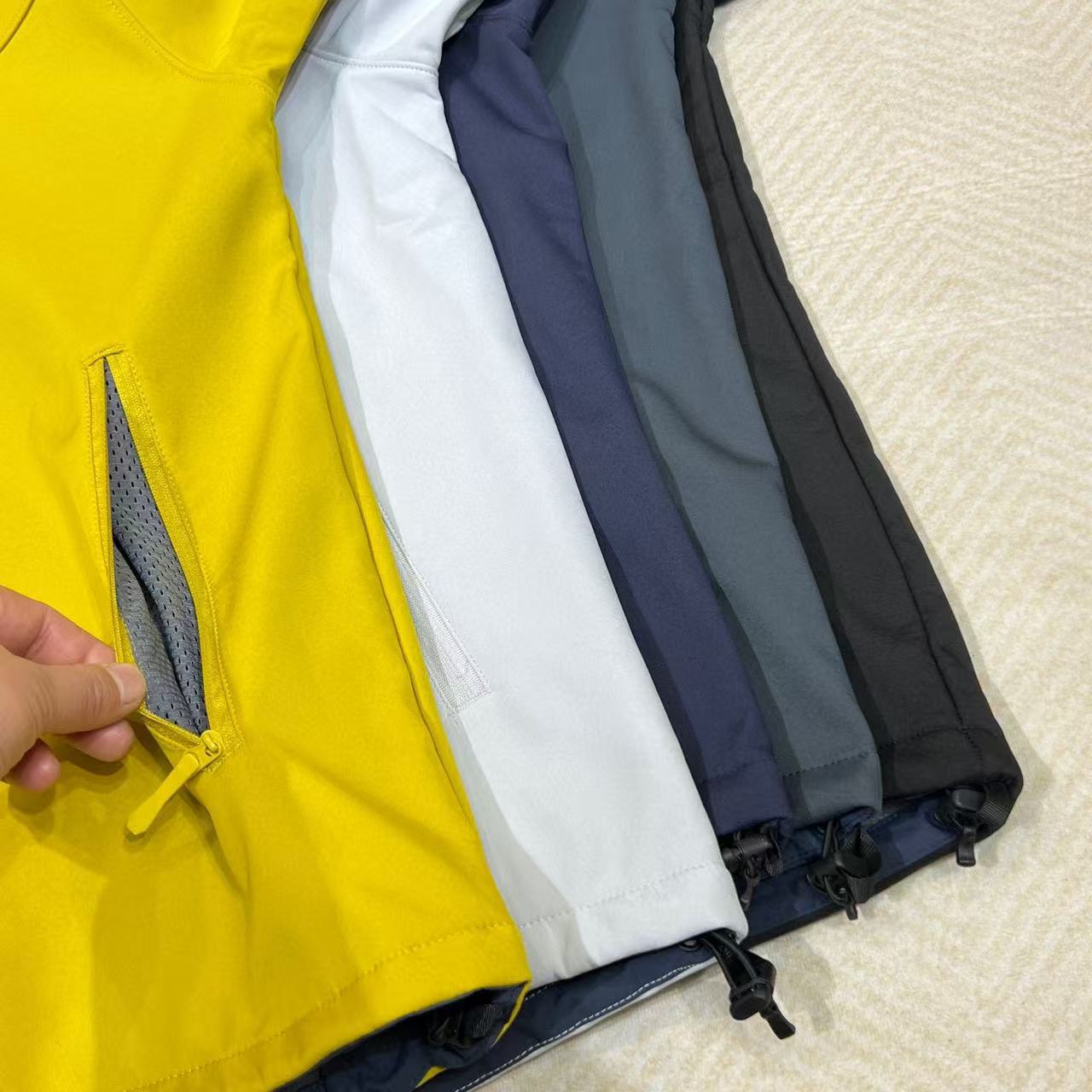 Veste softshell à capuche brodée kaila pour couple extérieur_voghion.com