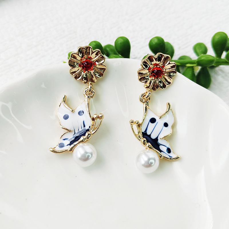 French Oil Painting Art Painted Earrings Enamel Small Butterfly Niche Design Earrings Silver Needle Flower Earrings C050