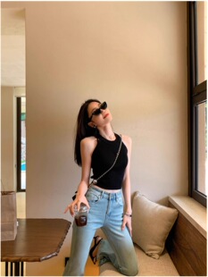 Black Halter Neck Sleeveless Knitted Camisole for Women to Wear Outside in Summer, Short Style with Bottoming and Backless Top