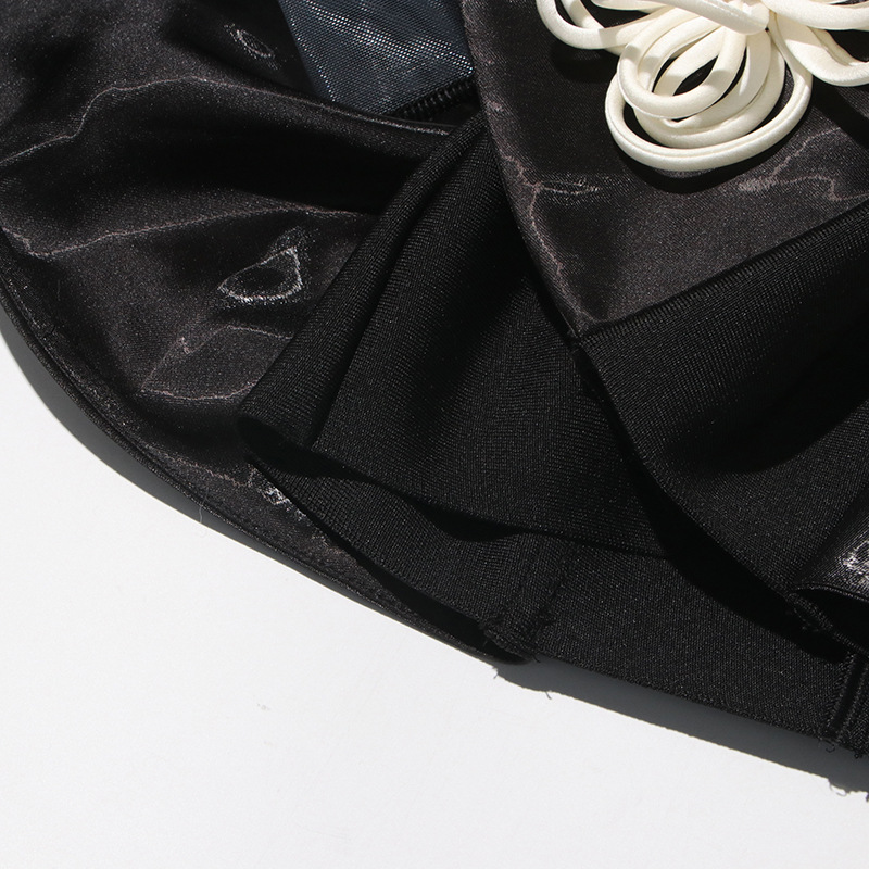 Abito da sera elegante da donna con dettagli floreali_voghion.com