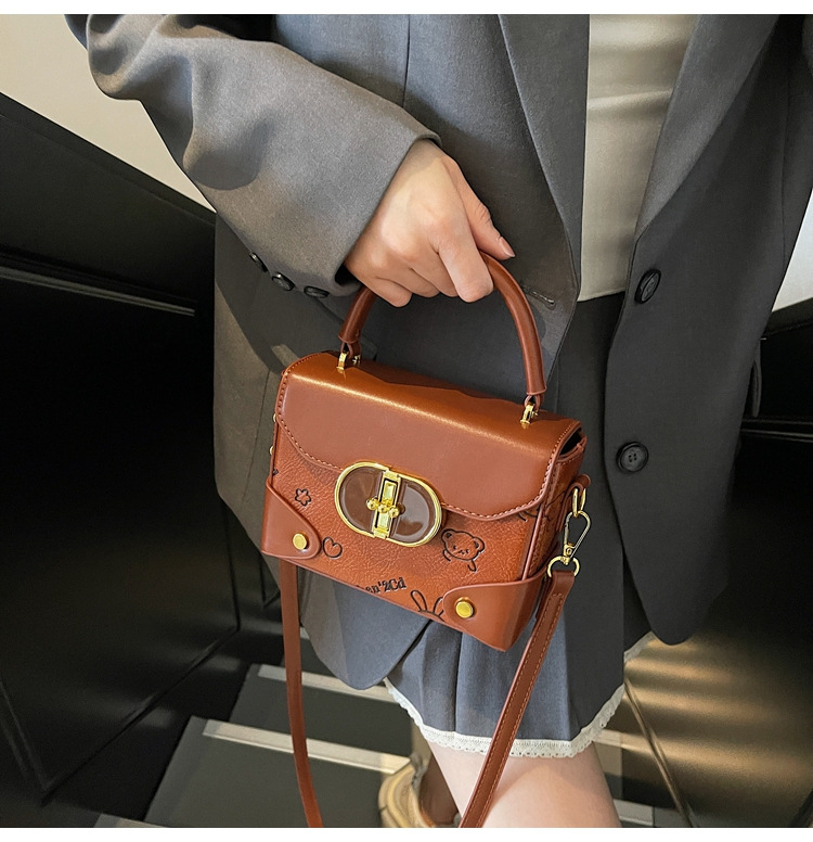 Korean-style fashionable color-blocking small square handbag with a high-quality feel, a new summer 2025 stylish and versatile women's crossbody bag undefined