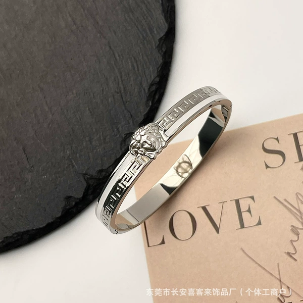 Z103 Queen's head silver color