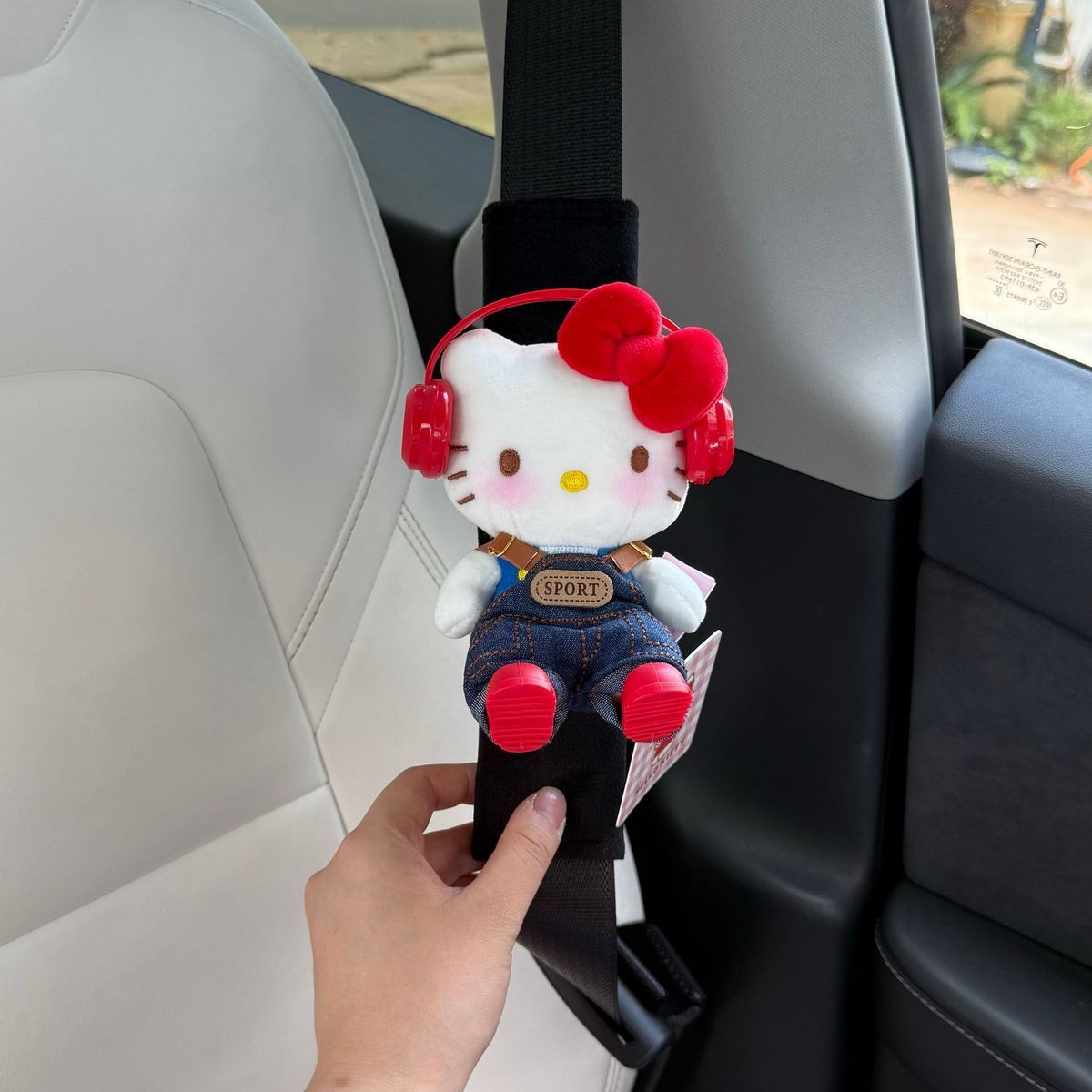 Classic Hello Kitty Headphone Design Car Seatbelt Shoulder Pad, Car Decoration, Anti-Neck Strain and Anti-Scratch Protector