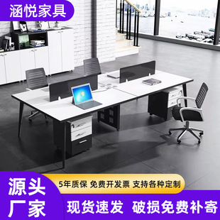 Сотрудники рабочего стола офисной мебели и комбинация стул Простая современная станция сотрудника 4 Четырехперанная компьютерная таблица экрана
