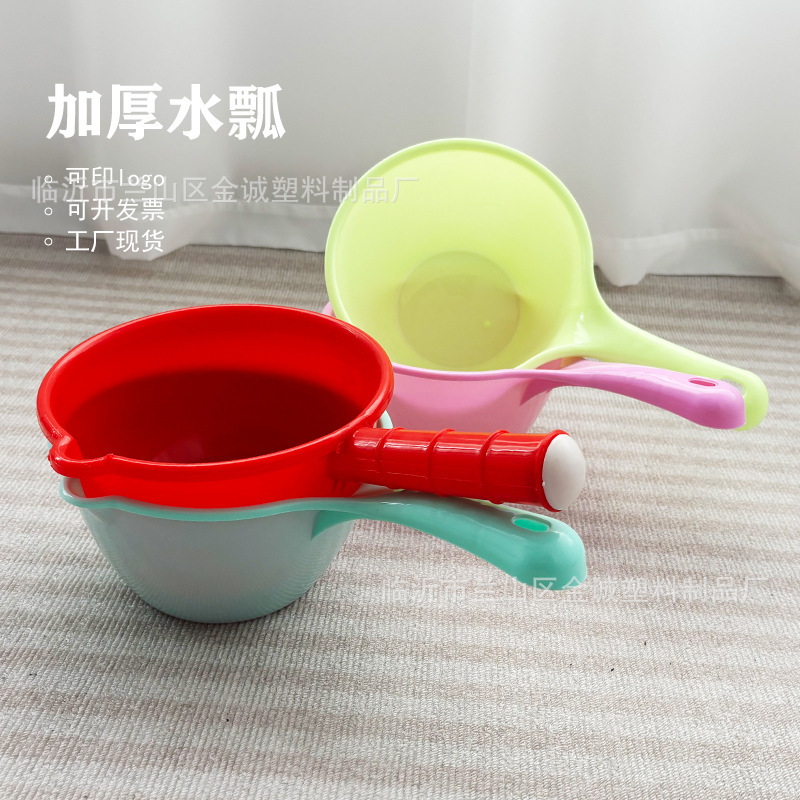 Old-Fashioned Household Plastic Water Ladle, Thickened Kitchen Scoop for Watering Plants, High-Temperature Resistant, Commercial Long-Handle Deep Bath