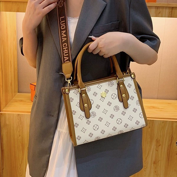 Summer capacious retro shoulder bag, universal one-shoulder bag