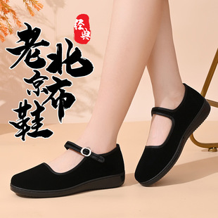 �ϱ�����ЬŮ��һ���Y�xЬ�Ƶ깤��ƽ�׷������ںڲ�Ь�赸���eЬ
