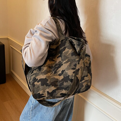 2026 autumn and winter leopard shoulder bag, large-capacity commuting tote bag, female niche slack camouflage cross-body backpack