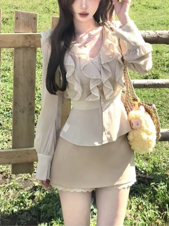 【梦游仙境】蕾丝荷叶边纯欲法式衬衫女秋季收腰短上衣|undefined