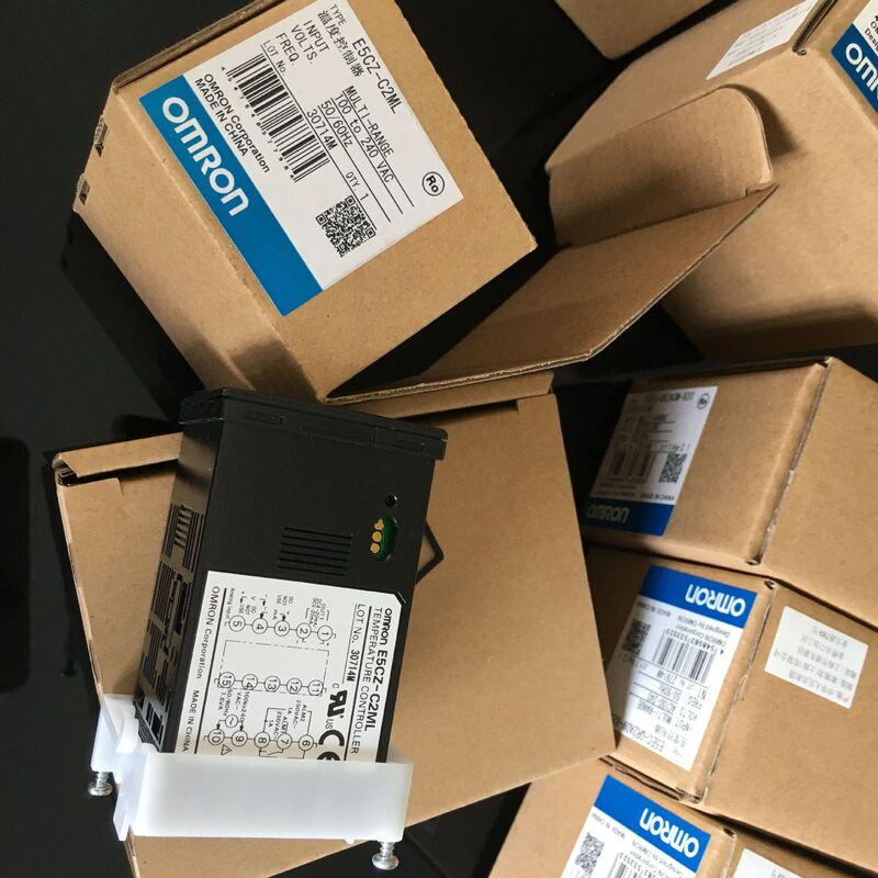 Thermostat E5Cn-Q2T-504 E5Cn-Q2Hbt-500 R2T-504 E5Cz-R2Mt-400