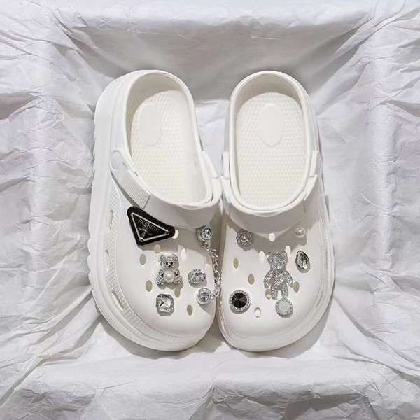 2406 serrated hole shoes white [diamond bear]