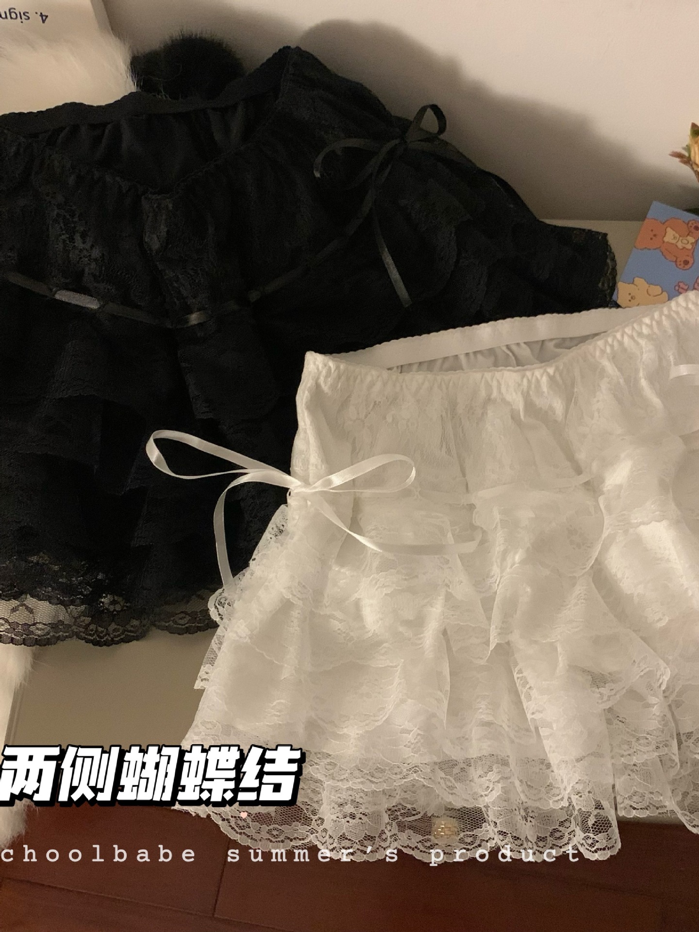 White trousers with bow