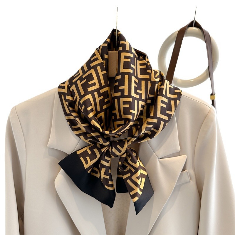 Foulard donna in seta con stampa floreale sciarpa leggera elegante_voghion.com