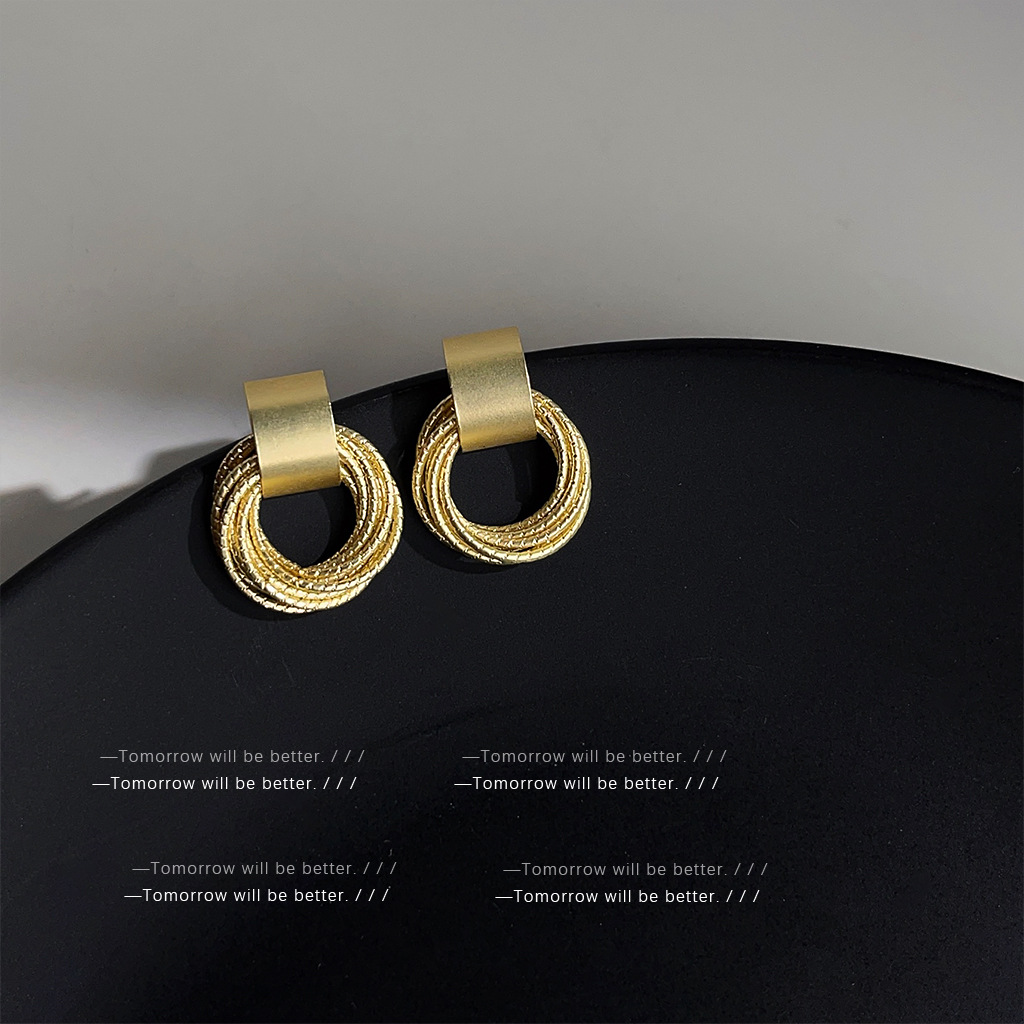 Matte elegant earrings