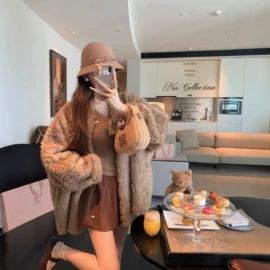 皮草;半身裙;女式马甲