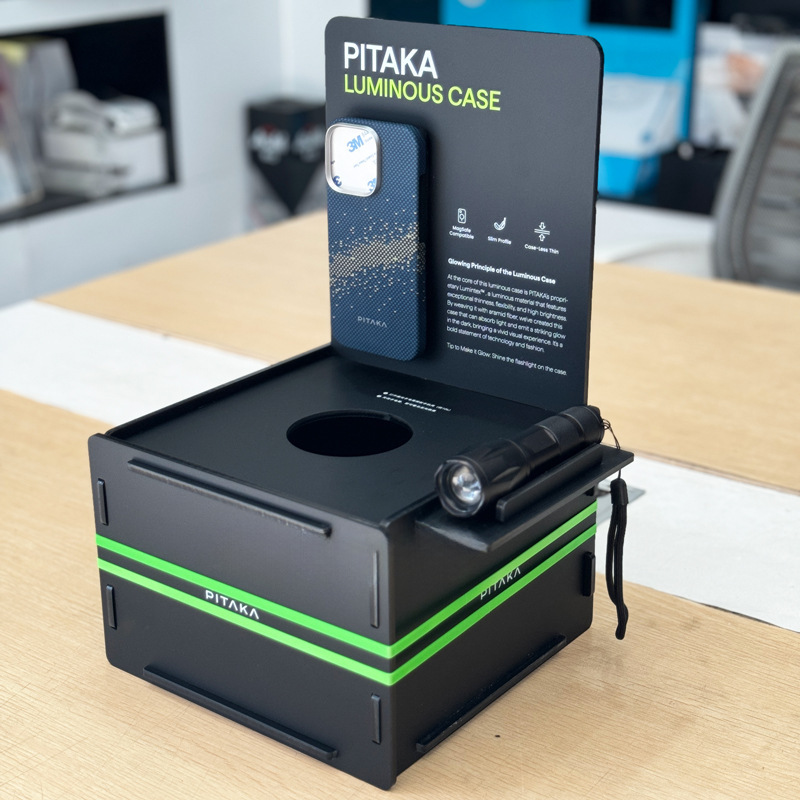 苹果1617手机壳带手电筒照射发光展示架 定制荧光绿亚克力陈列架