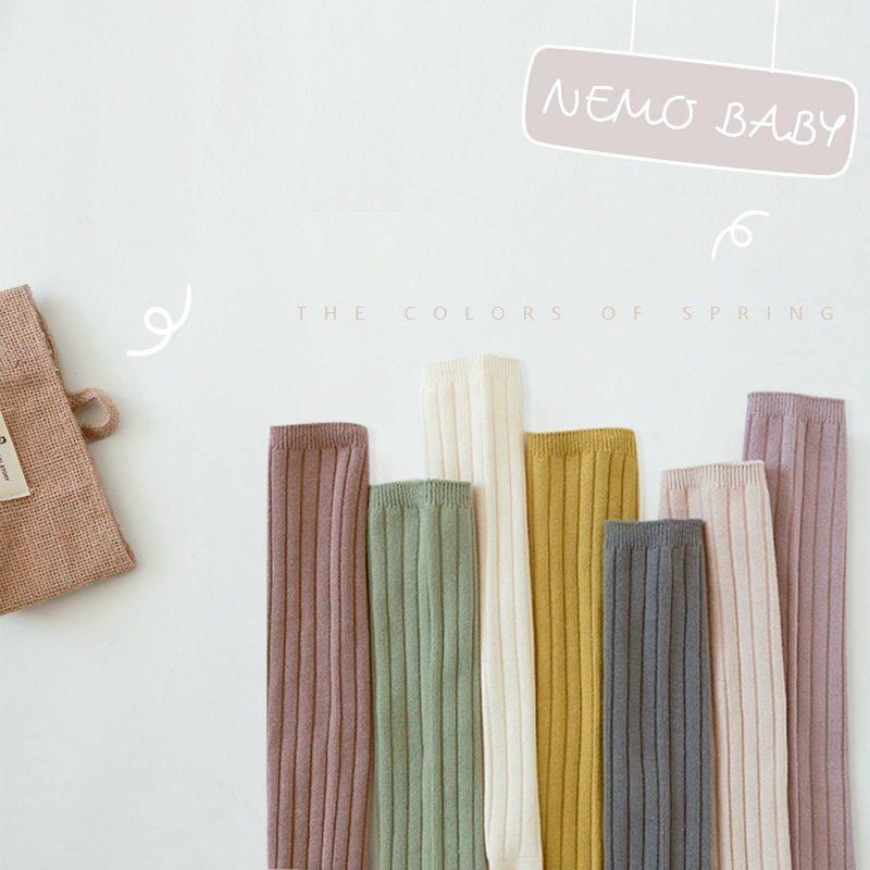 2023 nuevos calcetines de bebé de primavera y otoño algodón peinado color sólido tubo medio calcetines para niños bebé tubo alto niños y niñas calcetines entre padres e hijos