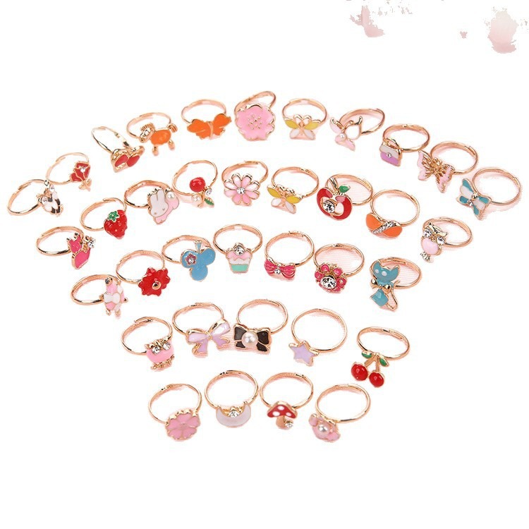 Anillos de aleación para niños, anillos infantiles con dibujos animados, lindos y hermosos, estilos variados, 36 piezas en 1 caja.