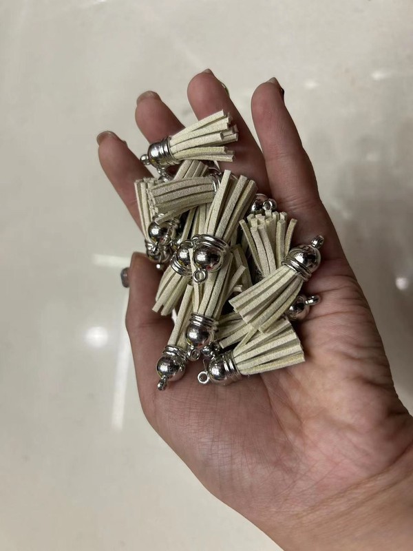 金と銀の帽子のアマゾンは韓国の絨毯のフリンジの鹿の皮のフリンジの子供のDIYのアクセサリーの部品の混色を売ります。|undefined