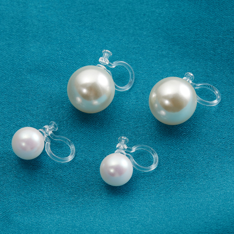 Ear clips from pearl