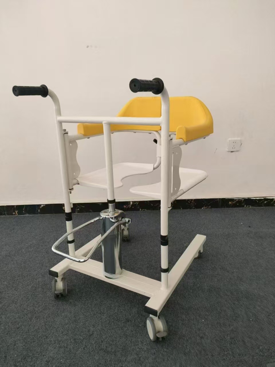 Máquina de desplazamiento multifuncional asistente de elevación hidráulica doméstica de enfermería para personas con discapacidad hemiplégica silla de baño
