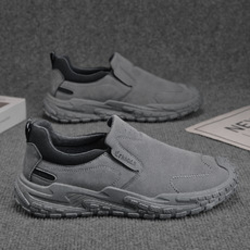 Zapatos de hombre 2025 verano nuevo estilo simple y ligero zapatos de conducción de un pie zapatos de moda perezosos zapatos casuales de suela blanda de seguro laboral hombres