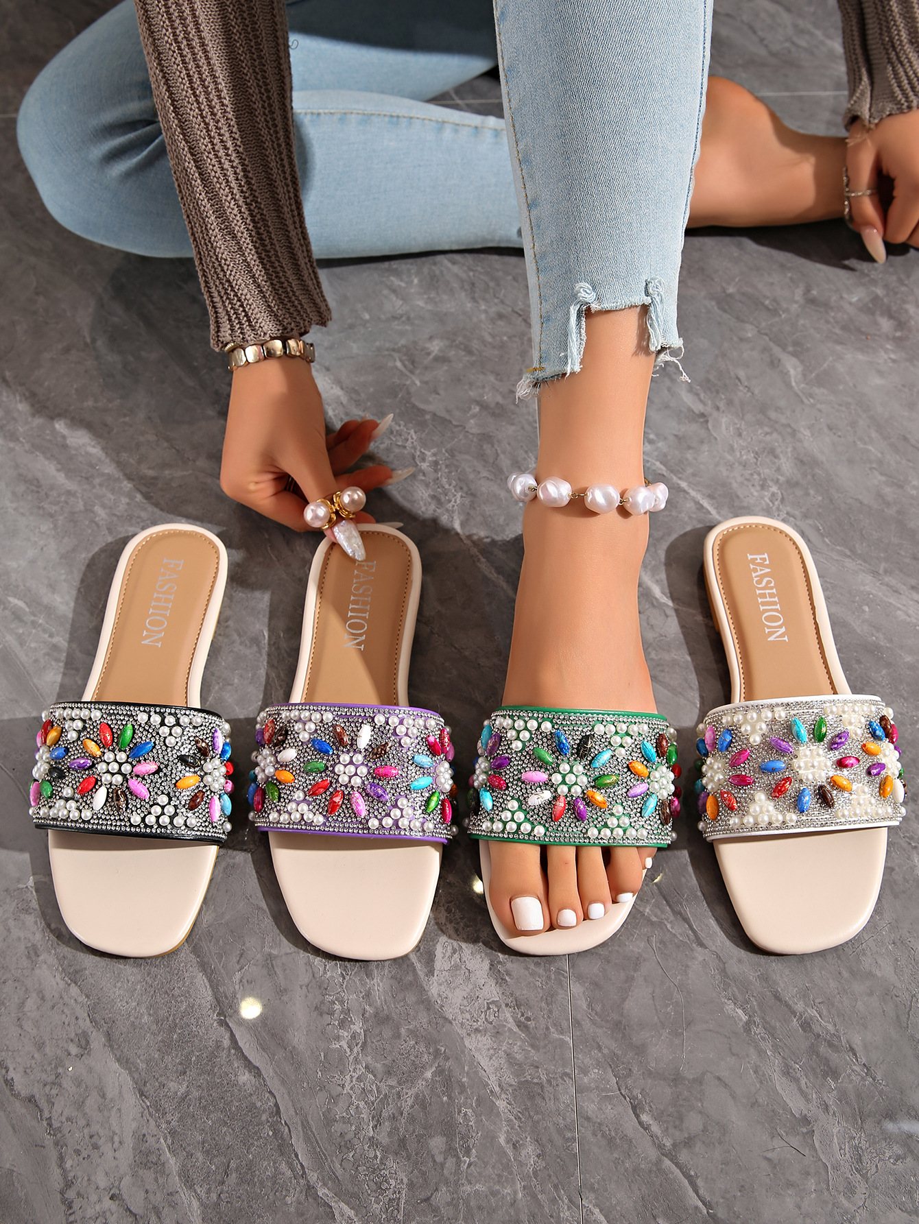 Sandali bassi da donna con strass e perle in stile etnico_voghion.com